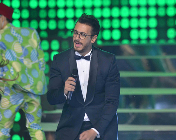 سعد المجرد يستقبل والده من الحج ولكنه حزين!